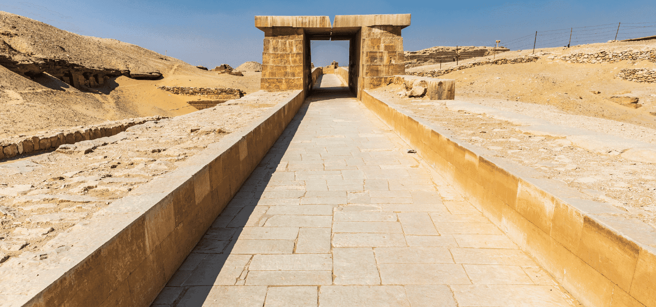 Giza Pyramids and Saqqara day tour photo 5