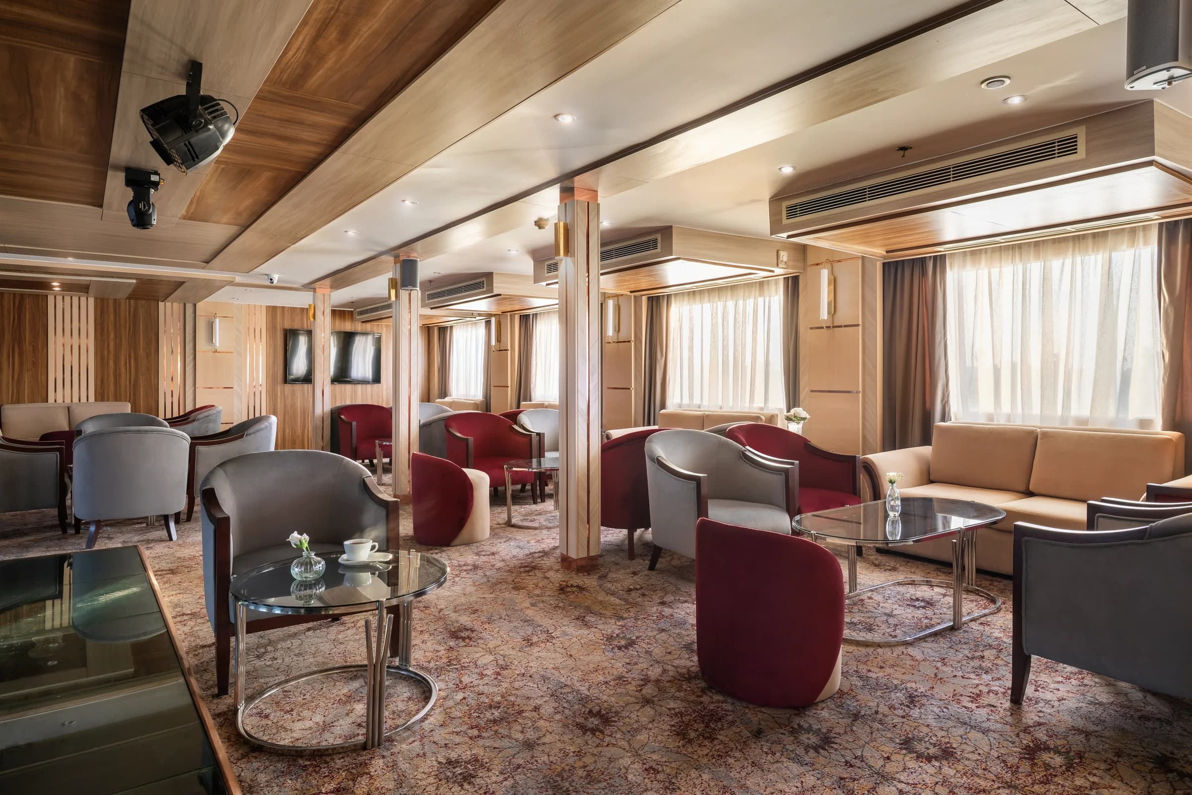 Main lounge of the M/S Chateau Lafayette
